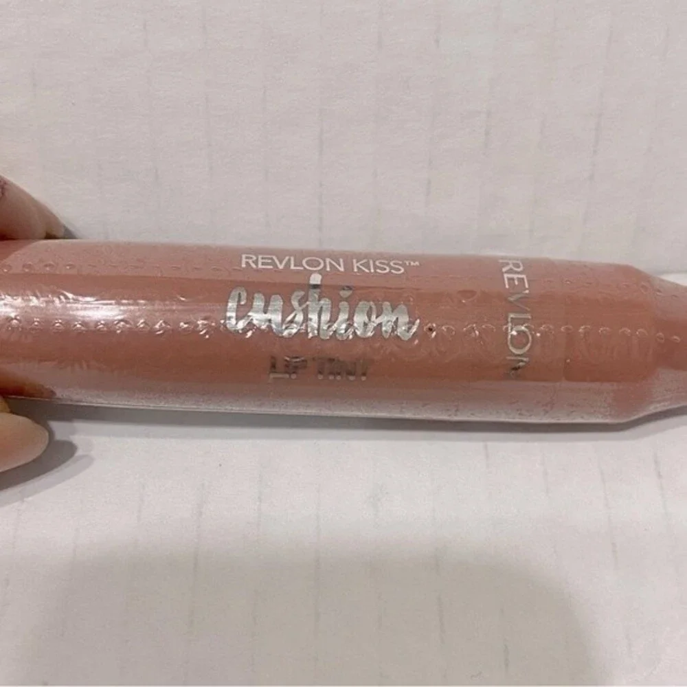 Revlon Kiss Cushion Lip Tint-Pretty Kiss